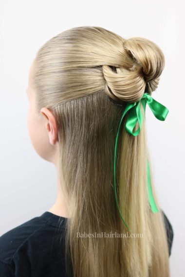 Need a cute St. Patrick's Day hairstyle, but don't have much time? This cute St. Patrick's Day Clover style takes just minutes and is pinch proof! BabesInHairland.com 