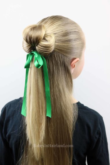 Need a cute St. Patrick's Day hairstyle, but don't have much time? This cute St. Patrick's Day Clover style takes just minutes and is pinch proof! BabesInHairland.com 