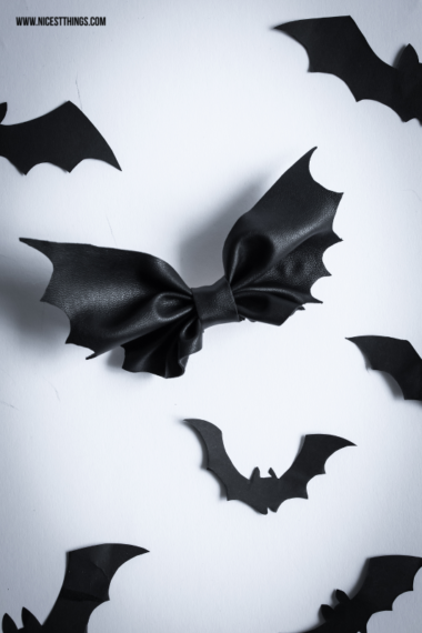 Bat Hair Bows for Halloween #halloween #bat #accessories #hair