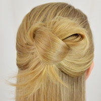 Easy 1 Minute Knotted Hairstyle